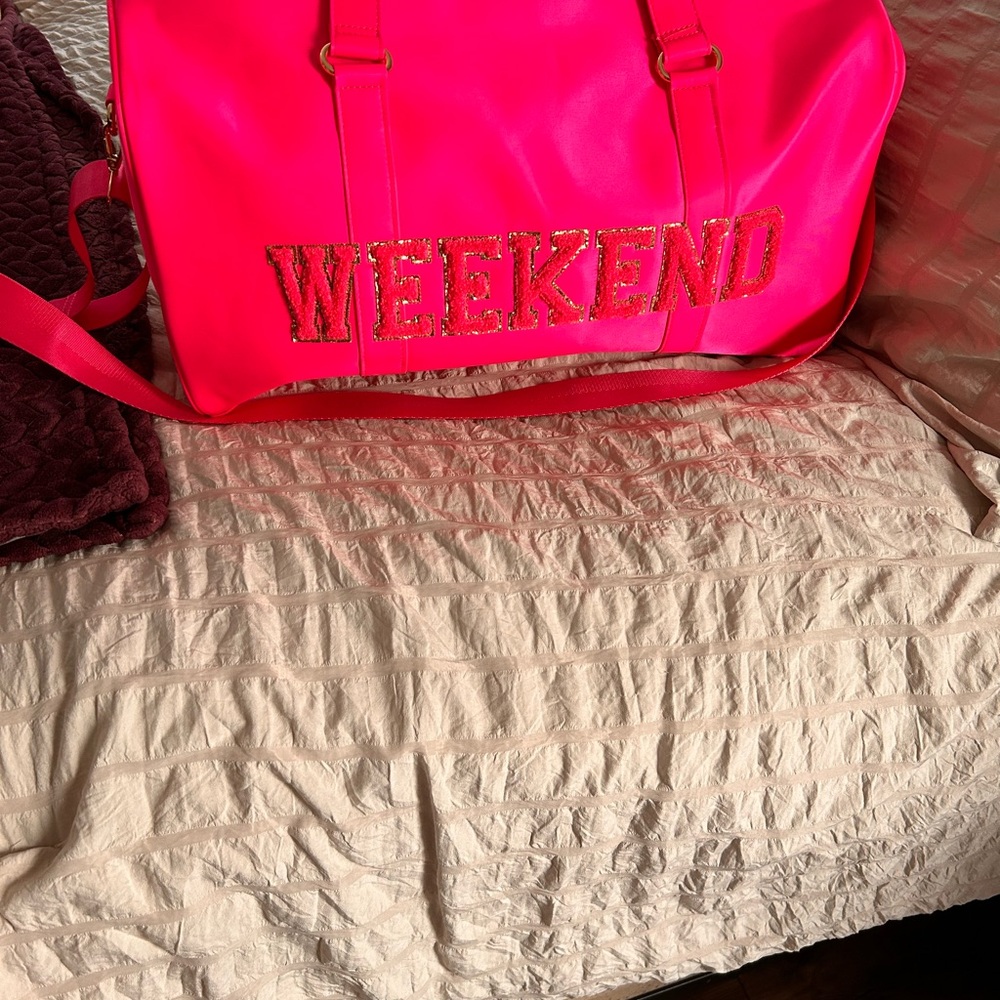 Bright pink, duffel bag - Picture 5 of 9